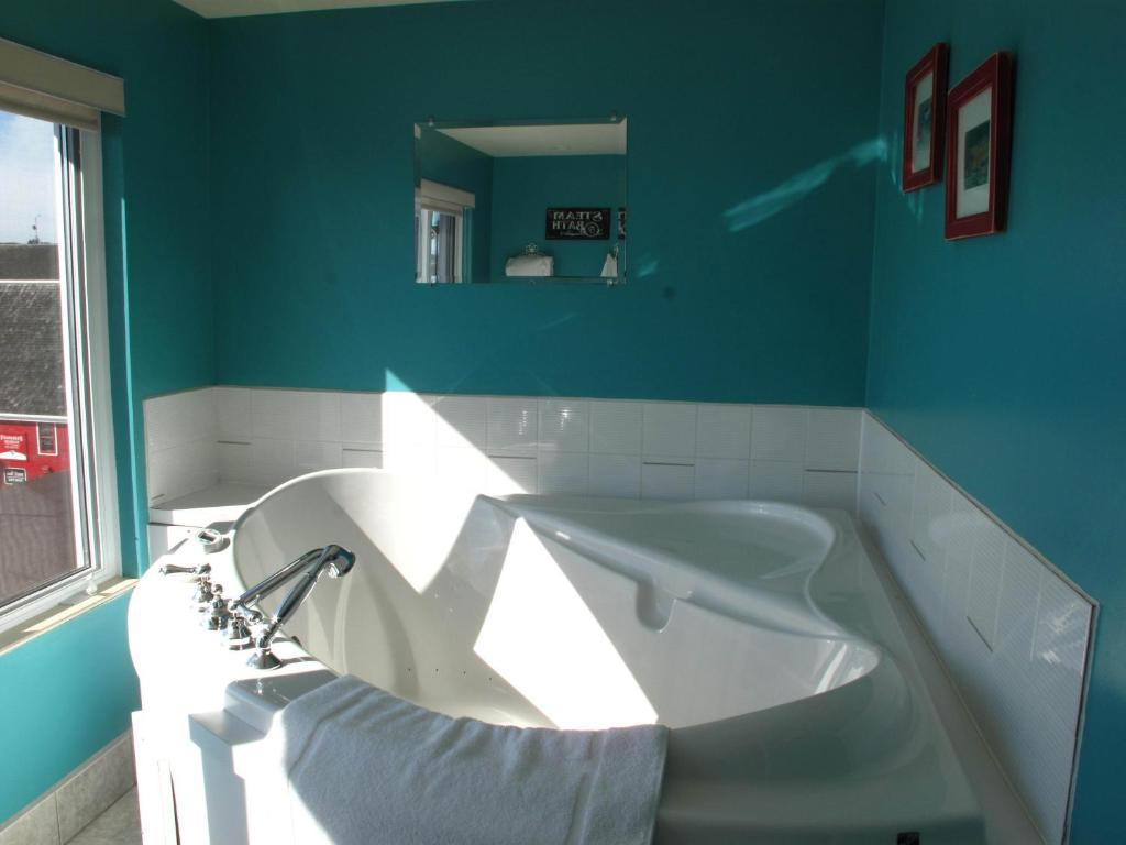 Brigantine Inn Lunenburg Szoba fotó